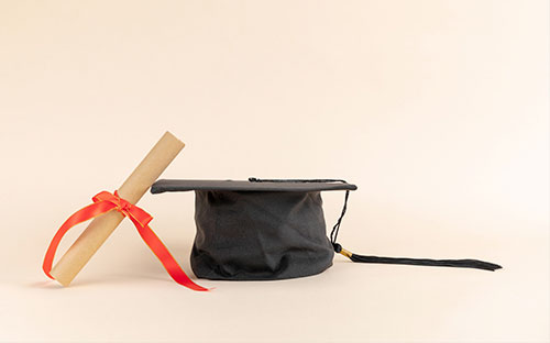 未滿18歲可以報成人高考嗎？(成人高考報名費用)